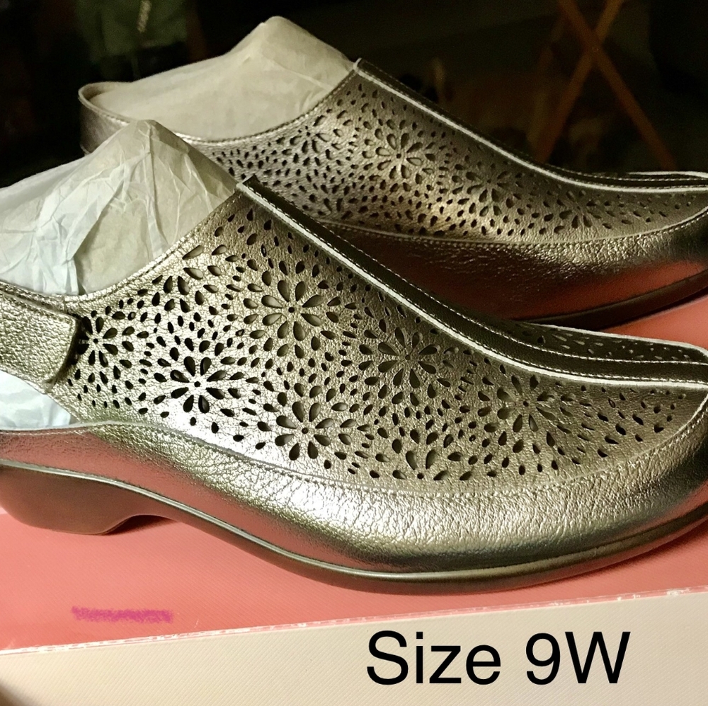Easy Spirit Women's Gold Slip-On Shoes